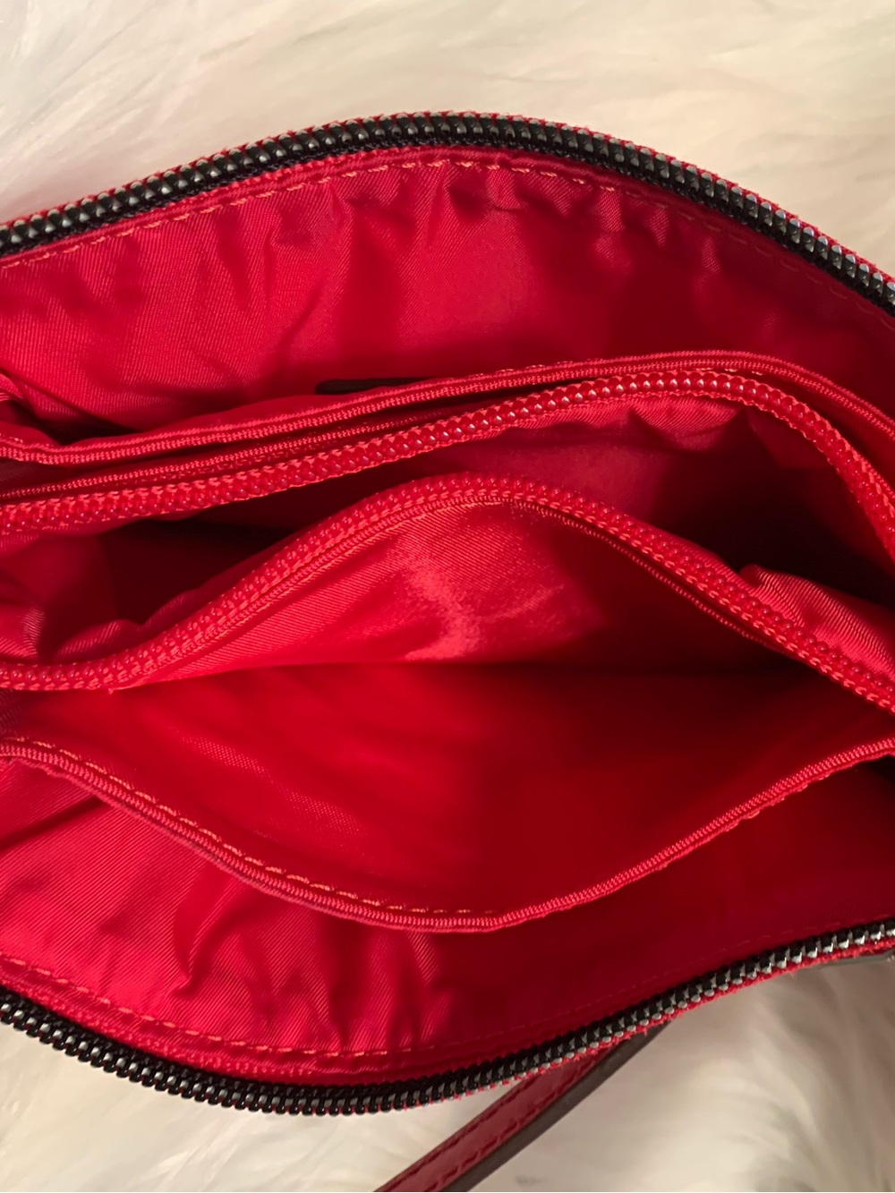 TUMI Voyageur Vienna, raspberry color, triple compartment wristlet VGUC - Picture 5 of 8